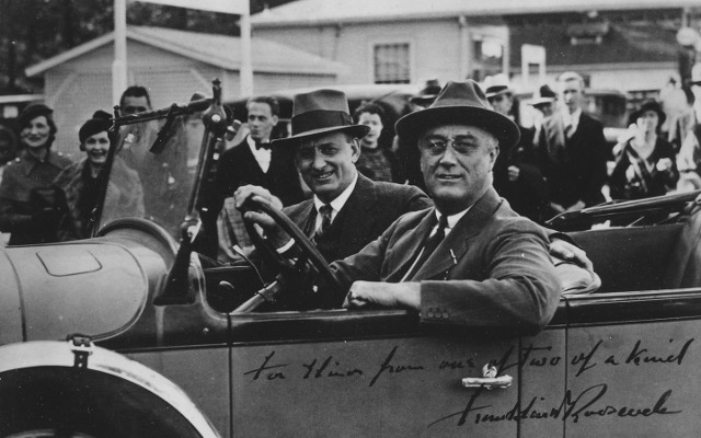 640px-Franklin_D._Roosevelt_and_Henry_Morgenthau_Jr_-_NARA_-_195619