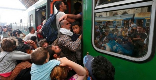 image.adapt_.990.high_.budapest_refugees_station_32a.1441307883842-e1444049077133-460x238