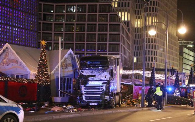 Illustrasjonsbilde: Den 19. desember 2016 kjørte asylsøkeren Anis Amri med overlegg en lastebil inn i et julemarked i Berlin og drepte 12 personer og skadet 56.