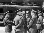 Våpenhvilen i Compiègneskogen 1940 Den tyske delegasjonen (fra venstre): Ribbentrop, Keitel, Göring, Hess, Hitler, Raeder (skjult) og von Brauchitsch.