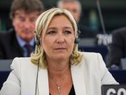 Marine Le Pen stilles for retten