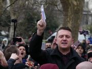 Tommy Robinson appellerer til Trump – ber om asyl i USA