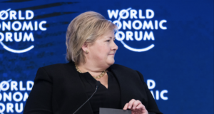 Erna Solberg taler på WEF-konferanse