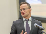 Ungarns utenriksminister: «Svenske politikere er idioter»