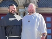 Katolsk «munk» kommer ut som transvestitt