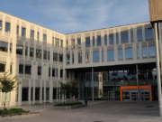 Elev alvorlig skadet etter knivstikking på skole på Romerike