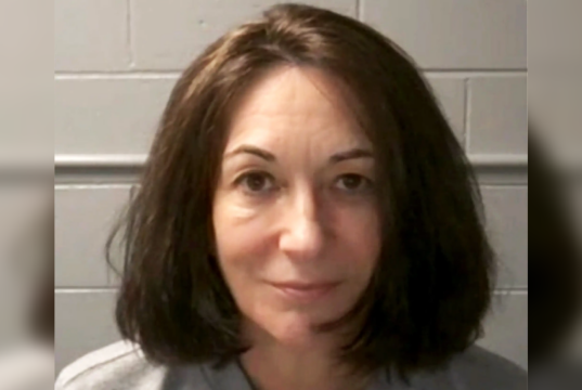 https://upload.wikimedia.org/wikipedia/commons/8/8c/Ghislaine_Maxwell_MDC_mug_shot.webp