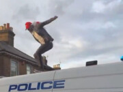 Engelskmennene har fått nok av rasefremmedes overgrep