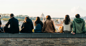 https://unsplash.com/photos/a-group-of-people-sitting-on-top-of-a-brick-wall-o3wZZ9-pPO4