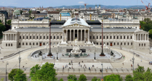 https://commons.wikimedia.org/wiki/File:Wien_-_Parlamentsgebude.JPG