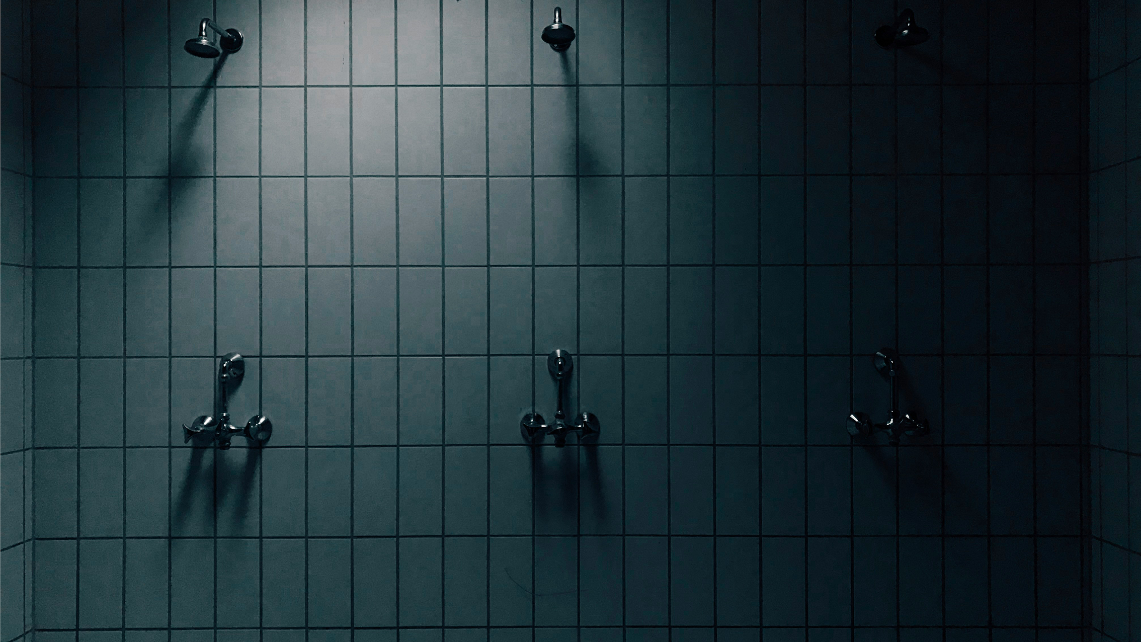 https://unsplash.com/photos/gray-shower-stall-yKqF8nuKPH8