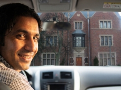 Kjørte inn i jødisk makt-senter