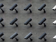 Britisk politi blir lurt av rasistiske overvåkningskameraer