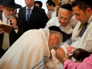 Gutt alvorlig syk av herpes etter jødisk omskjæring https://commons.wikimedia.org/wiki/File:Taufe_.jpg