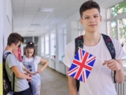 Ny britisk læreplan hevder at bare hvite mennesker kan være rasister