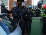 Britiske demonstranter jaget politiet